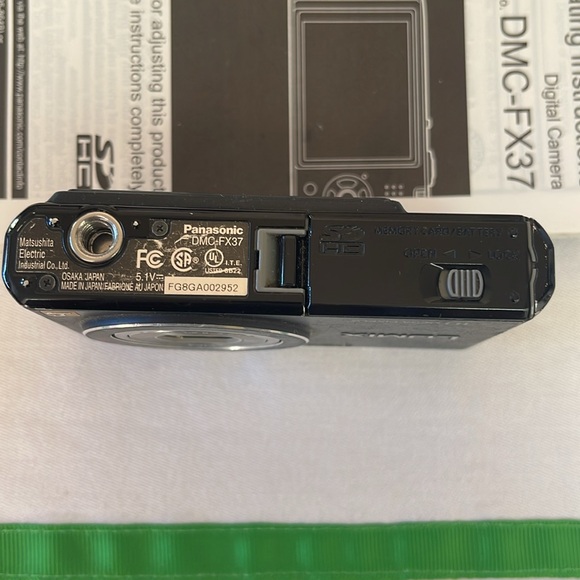 Panasonic FX37 LUMIX Camera - Picture 5 of 16